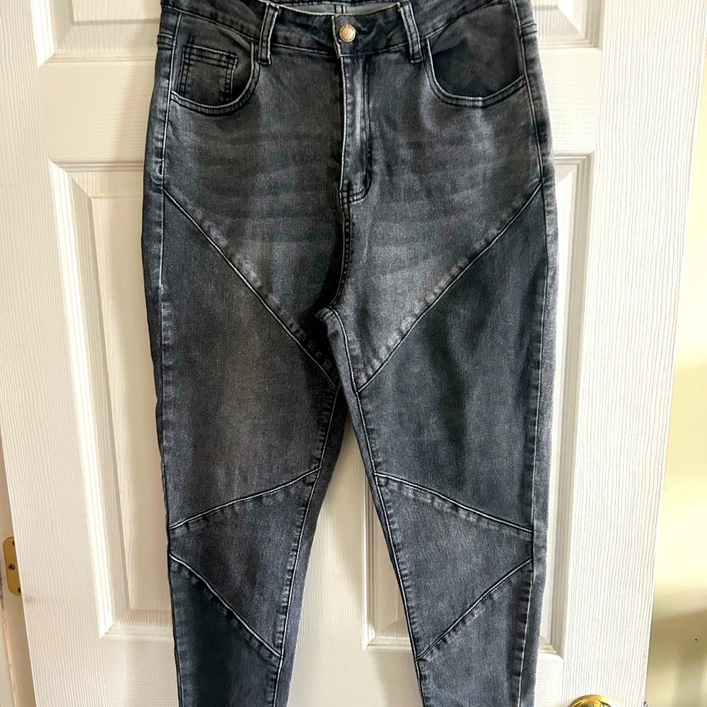 Women’s SHEIN size OXL curve skinny black jeans.